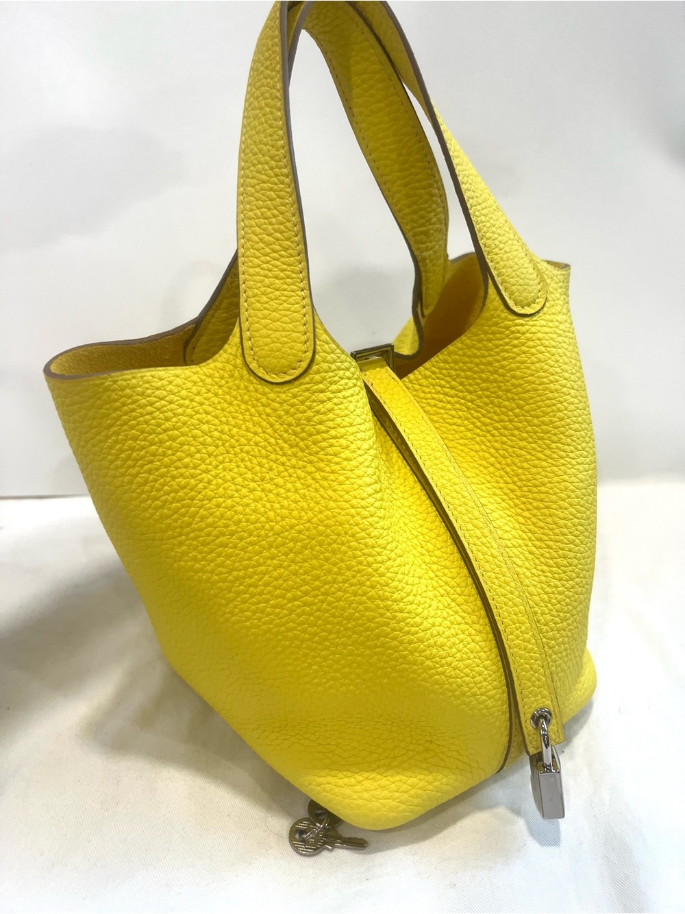 Hermès Picotin Lock 18 Lime Clemence Palladium Hardware - Picture 9 of 10